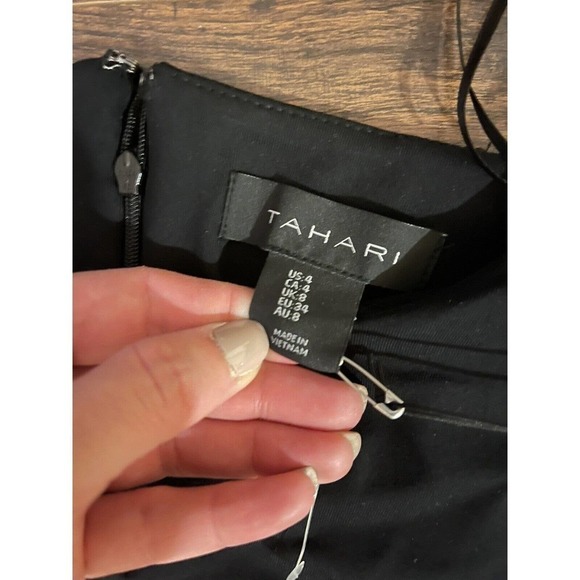 Tahari Women's Black Round-Neck Short-Sleeve Zippered Sheath Dress Size 4 NWT - Picture 3 of 4